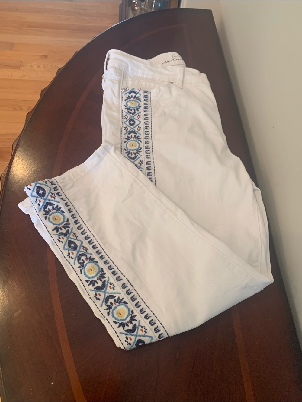 Gloria Vanderbilt Slimming White Jeans with Blue and Yellow Embroidered Trim